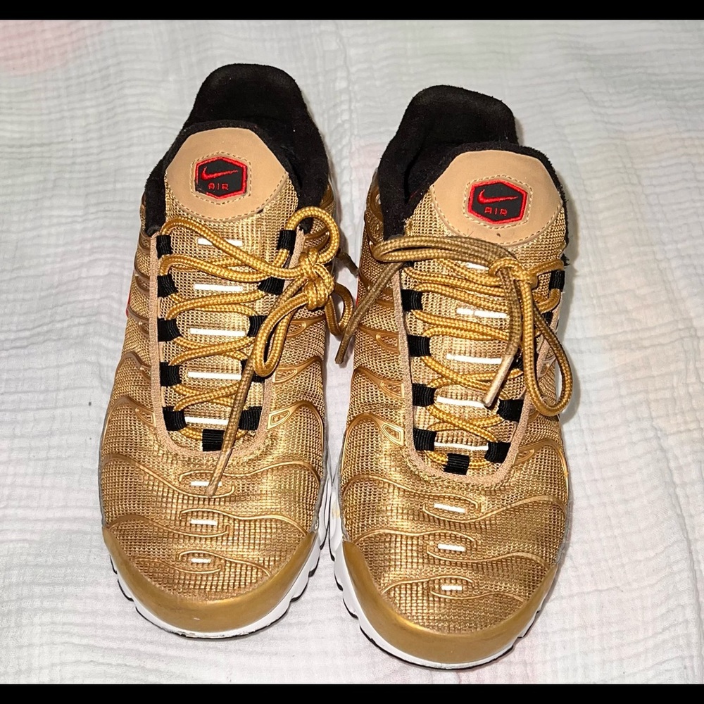 Air Max Plus QS 'Metallic Gold'